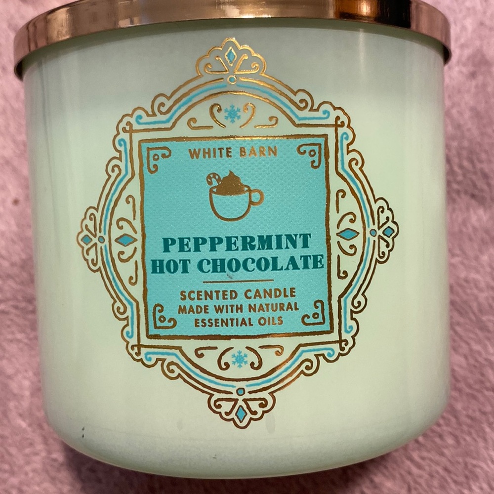 Peppermint hot chocolate white barn candle
